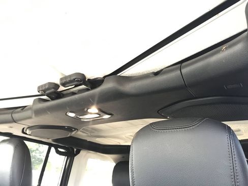 Used 2023 Jeep Wrangler Unlimited Rubicon 4xe w/ Cold Weather Group AWD/4WD image 29