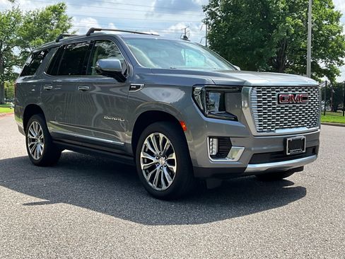 Used 2021 GMC Yukon Denali w/ Denali Premium Package AWD/4WD image 4