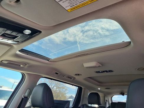 New 2025 Kia Carnival SX image 14