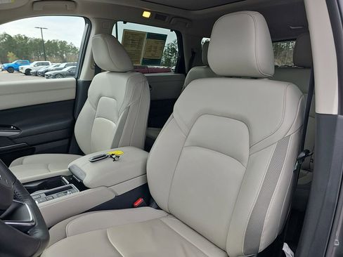 Used 2024 Nissan Pathfinder SL w/ SL Premium Package image 20