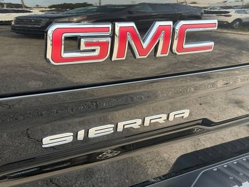 Used 2025 GMC Sierra 1500 SLT w/ SLT Premium Package AWD/4WD image 9
