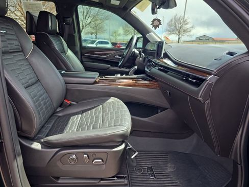 Used 2022 Cadillac Escalade Sport Platinum w/ LPO, ONYX Package image 25