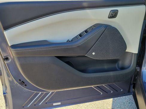 Used 2021 Ford Mustang Mach-E Premium image 23