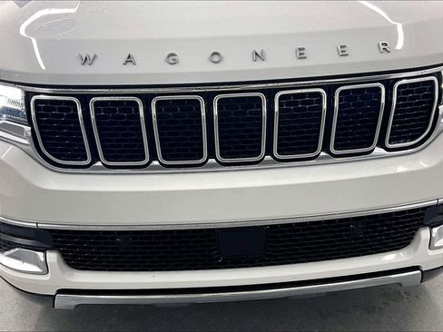 Used 2024 Jeep Wagoneer L Series III w/ Flexible Seating Group AWD/4WD image 32
