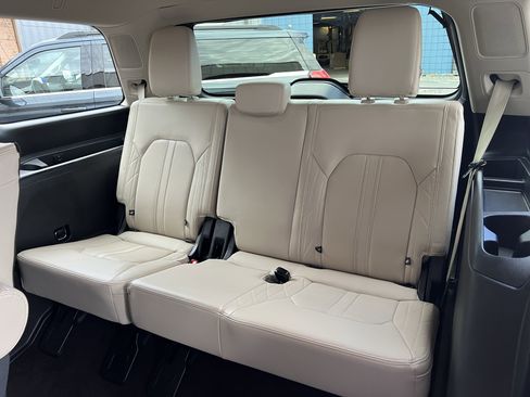 Used 2023 Ford Expedition Platinum image 26