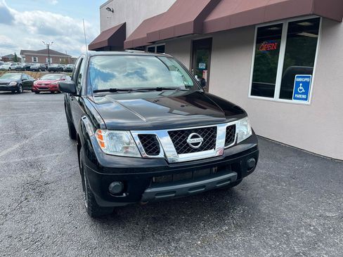 Used 2014 Nissan Frontier SV AWD/4WD image 2