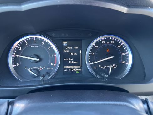 Used 2018 Toyota Highlander image 26