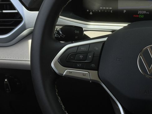 New 2025 Volkswagen Taos SE FWD image 16