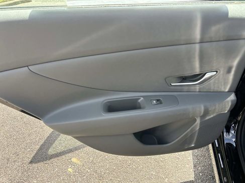 New 2026 Hyundai Elantra Sport FWD image 18