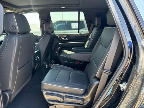 Used 2023 GMC Yukon SLT w/ SLT Premium Package RWD image 10