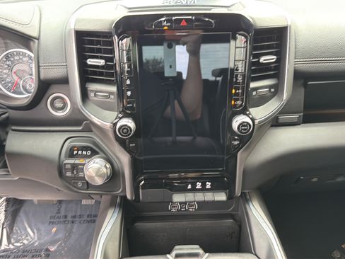 Used 2025 RAM 1500 Laramie AWD/4WD image 18