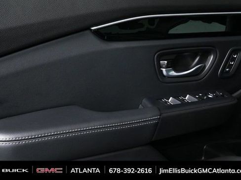 Used 2025 Honda Pilot Touring image 6