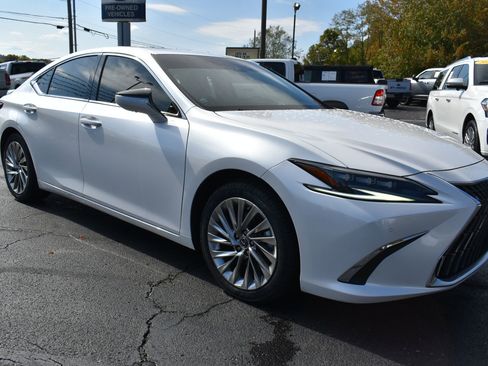 Used 2023 Lexus ES 300h Ultra Luxury image 3