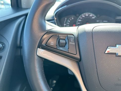 Used 2020 Chevrolet Trax LT w/ Sun & Sound Package image 29