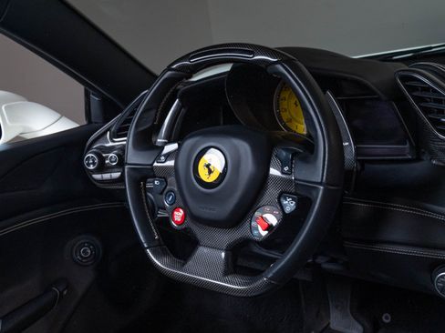 Used 2016 Ferrari 488 Spider RWD image 32