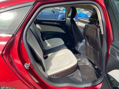 Used 2019 Ford Fusion SE w/ Equipment Group 151A FWD image 30