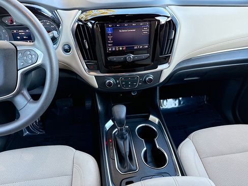 Used 2023 Chevrolet Traverse LS image 18