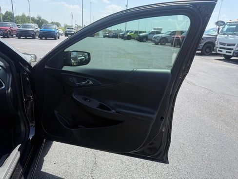 Used 2019 Chevrolet Malibu LT w/ Leather Package FWD image 46
