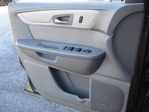 Used 2015 Chevrolet Traverse LT FWD image 18