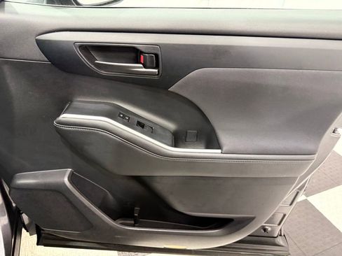 Used 2024 Toyota Highlander LE image 18