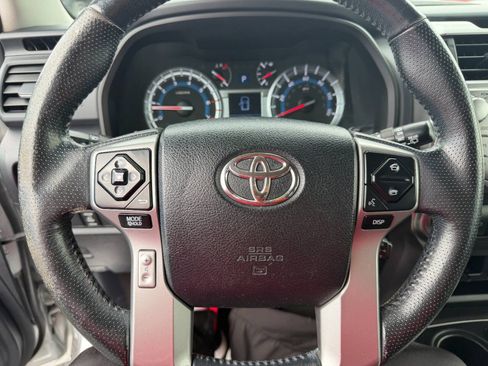 Used 2014 Toyota 4Runner SR5 AWD/4WD image 19