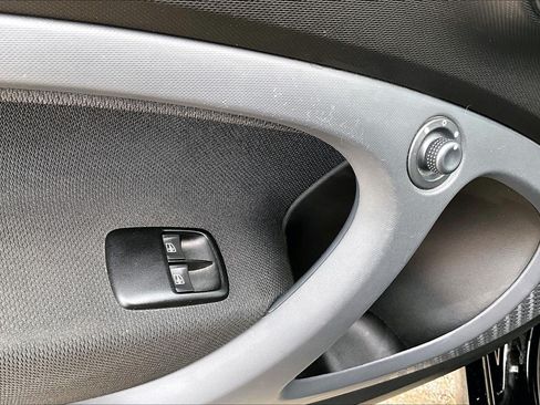 Used 2016 smart fortwo passion RWD image 31