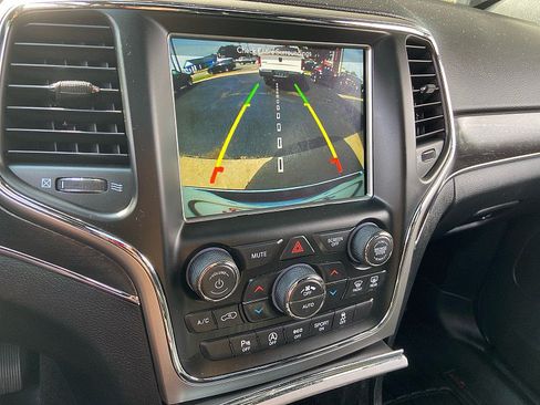 Used 2018 Jeep Grand Cherokee Limited AWD/4WD image 19