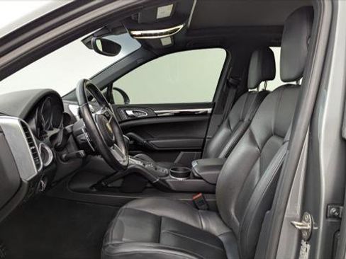 Used 2016 Porsche Cayenne AWD/4WD image 14