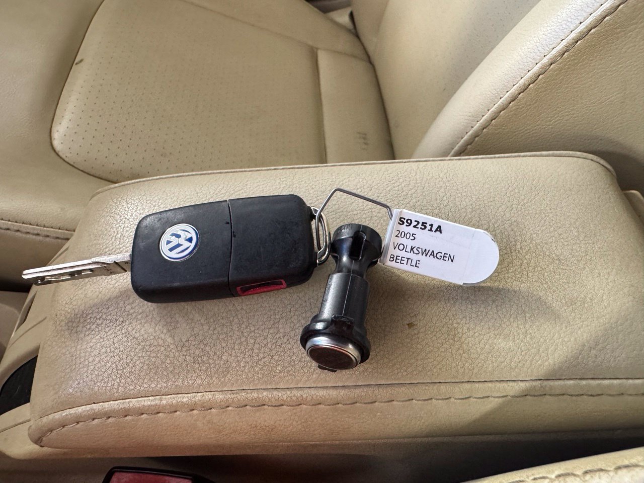 Used 2005 Volkswagen Beetle GLS FWD image 2