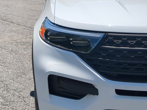 Certified 2021 Ford Explorer 2WD image 8
