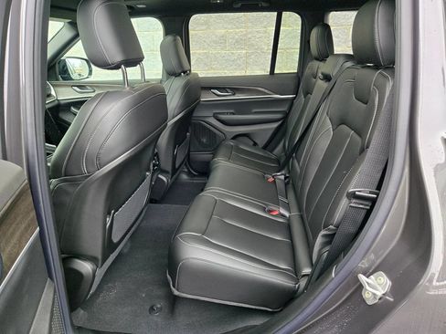 New 2025 Jeep Grand Cherokee Limited w/ Black Appearance Package AWD/4WD image 38