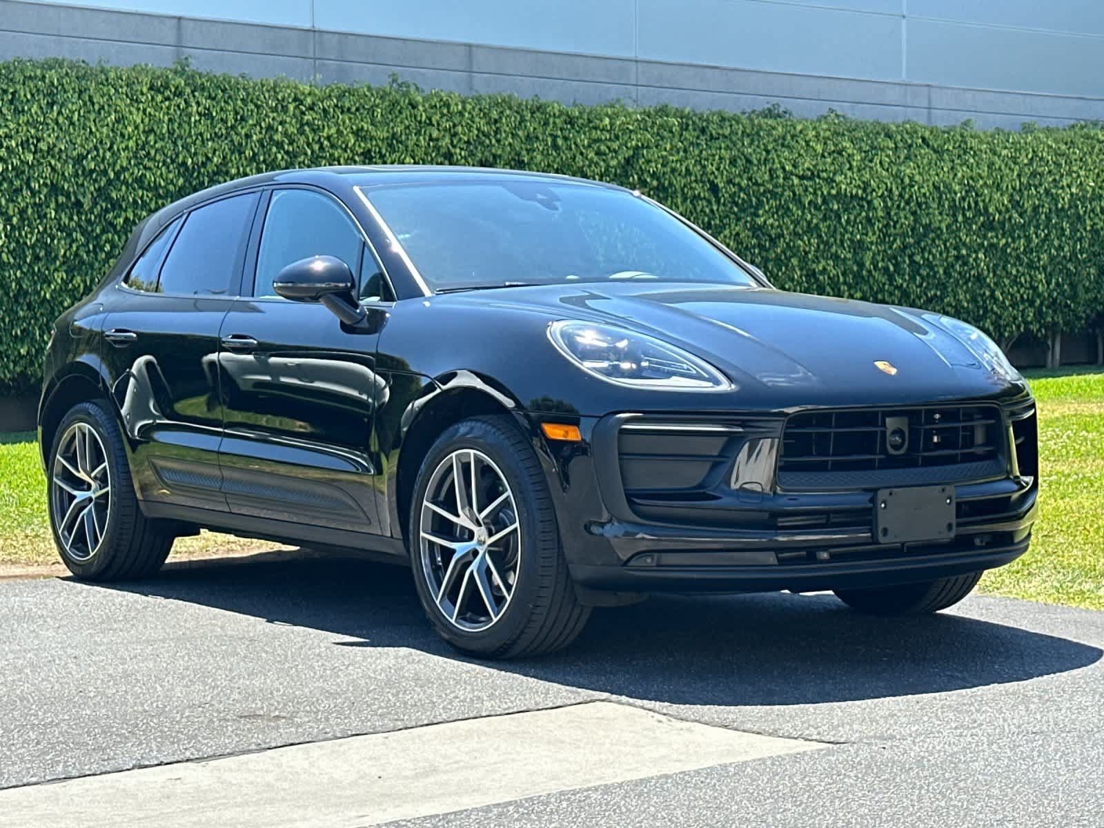 Certified 2025 Porsche Macan AWD/4WD image 10