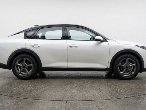Used 2025 Kia K4 LXS image 11