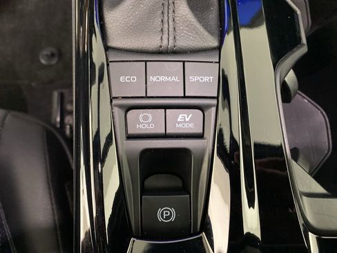 Used 2025 Toyota Camry XSE FWD image 10