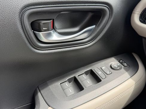 Used 2024 Honda HR-V LX image 18