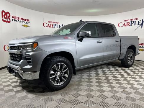 Used 2025 Chevrolet Silverado 1500 LT AWD/4WD image 3