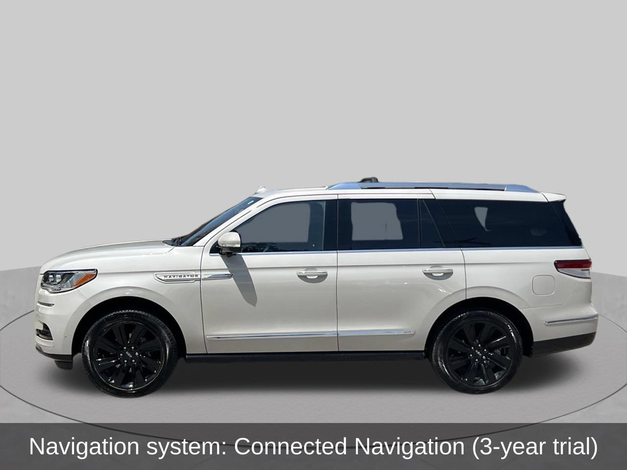 Used 2023 Lincoln Navigator Reserve AWD/4WD image 2