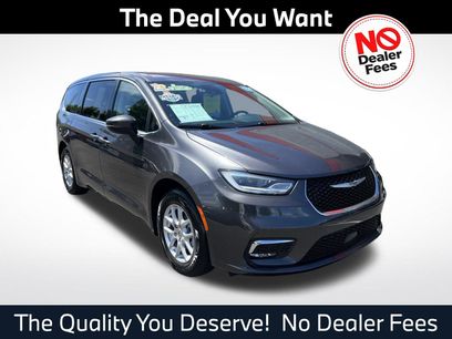 Used 2023 Chrysler Pacifica Touring-L
