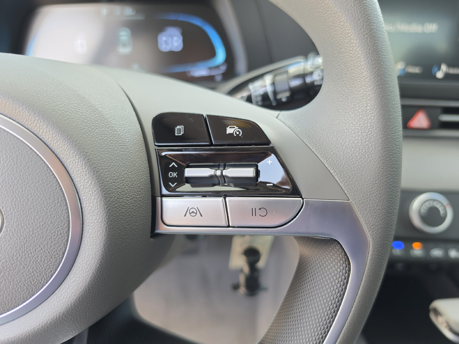 New 2026 Hyundai Elantra SE FWD image 29