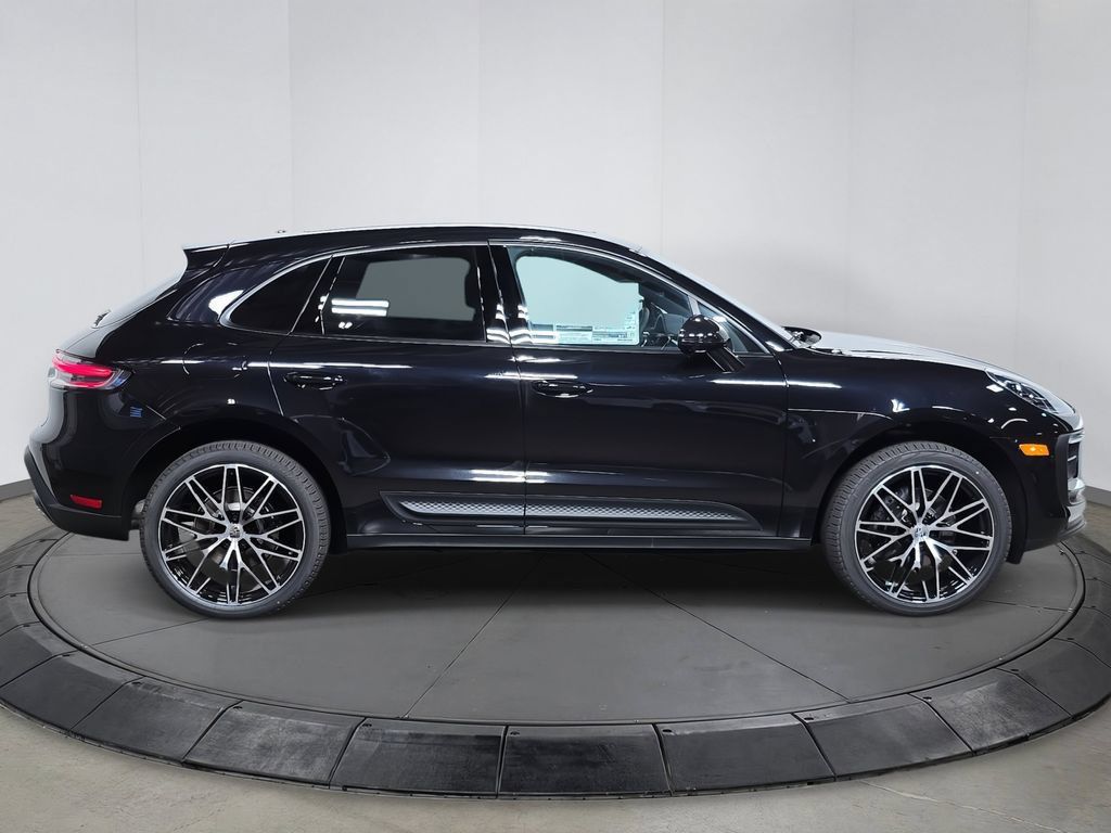 Certified 2026 Porsche Macan AWD/4WD image 8