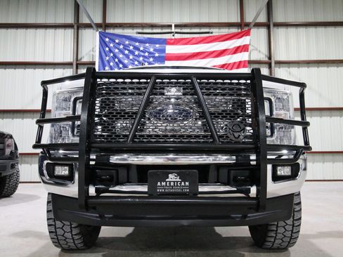 Used 2019 Ford F350 Lariat w/ Lariat Ultimate Package AWD/4WD image 2