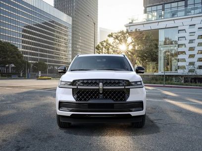 New 2027 Lincoln Navigator L Reserve w/ Jet Appearance Package