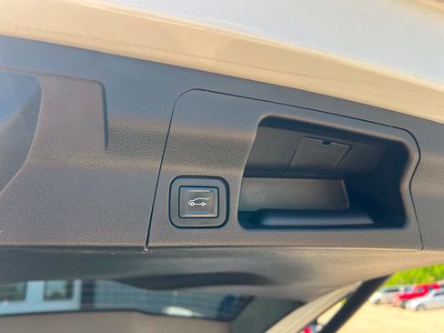 Used 2022 GMC Acadia SLT w/ Technology Package AWD/4WD image 26