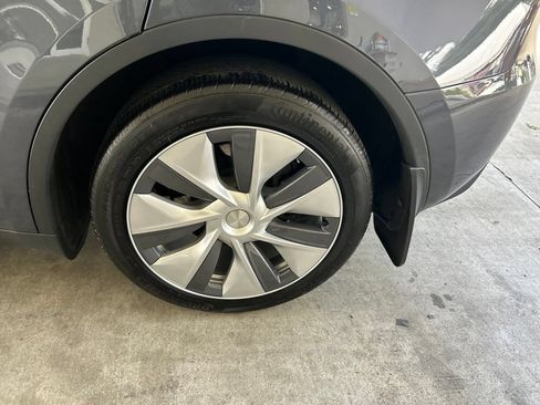 Used 2023 Tesla Model Y Long Range AWD/4WD image 22