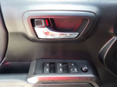 Used 2022 Toyota Tacoma TRD Off-Road w/ Technology Package RWD image 15