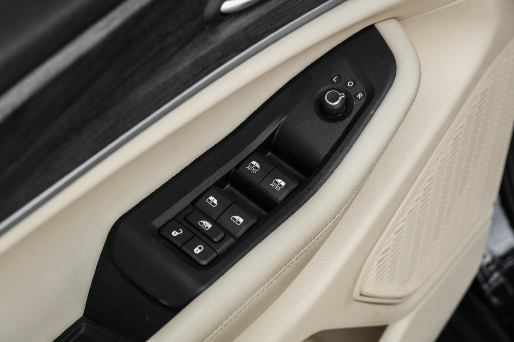Used 2023 Jeep Grand Cherokee L Limited w/ Luxury Tech Group II AWD/4WD image 60