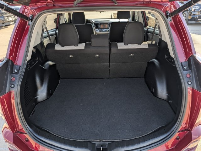 Used 2018 Toyota RAV4 XLE FWD image 31