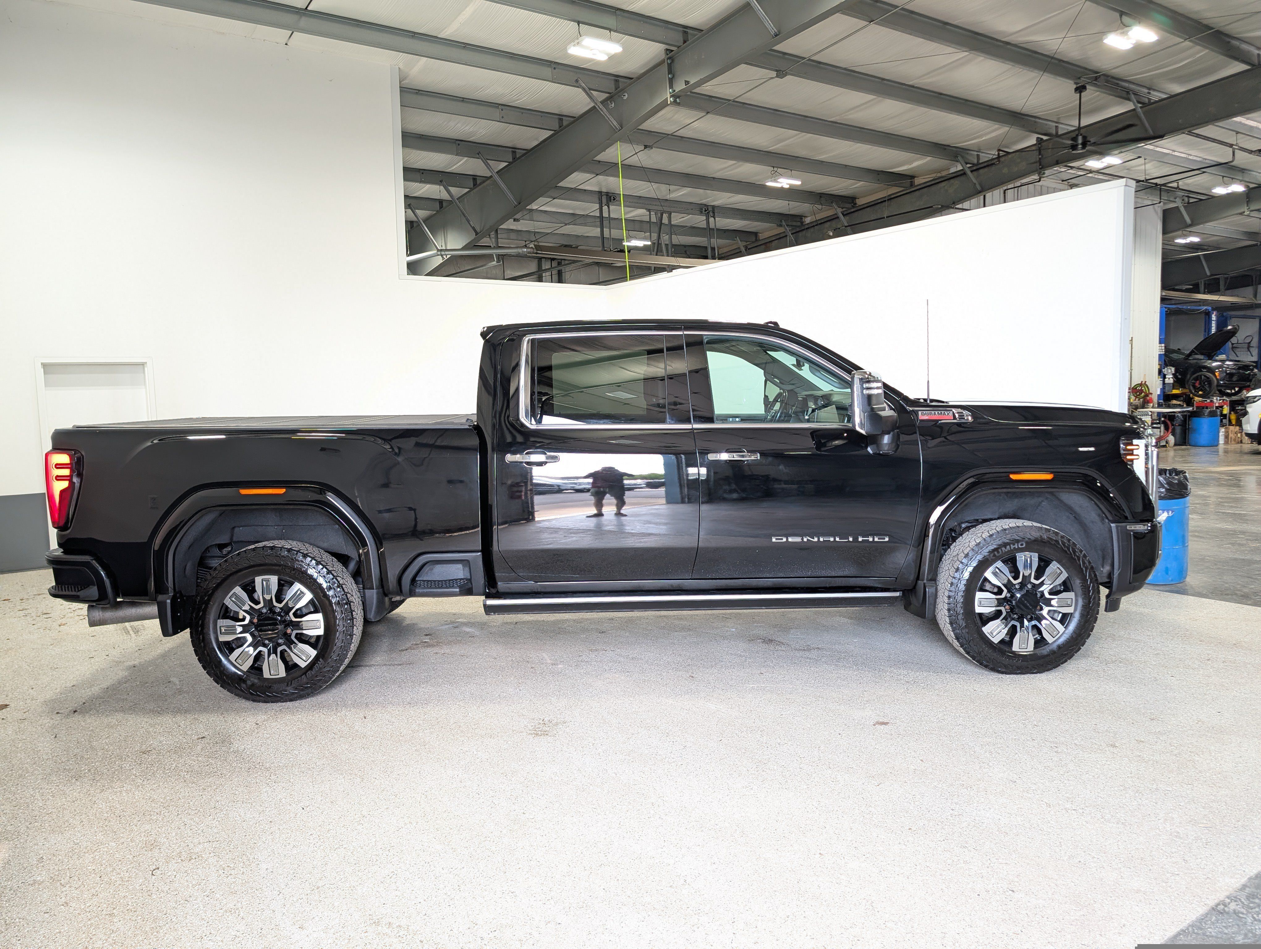 Used 2024 GMC Sierra 2500 Denali w/ Technology Package AWD/4WD image 2