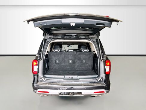 Used 2024 Ford Expedition XLT AWD/4WD image 26