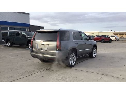 Used 2020 Cadillac Escalade Premium Luxury AWD/4WD image 6